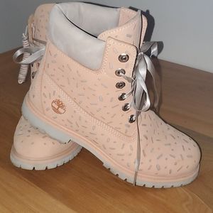 Women's Timberland 8.5 LIMITED RELEASE